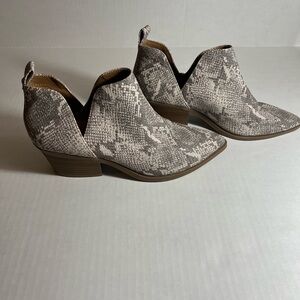 Universal Thread Snakeskin Pattern Ankle Booties